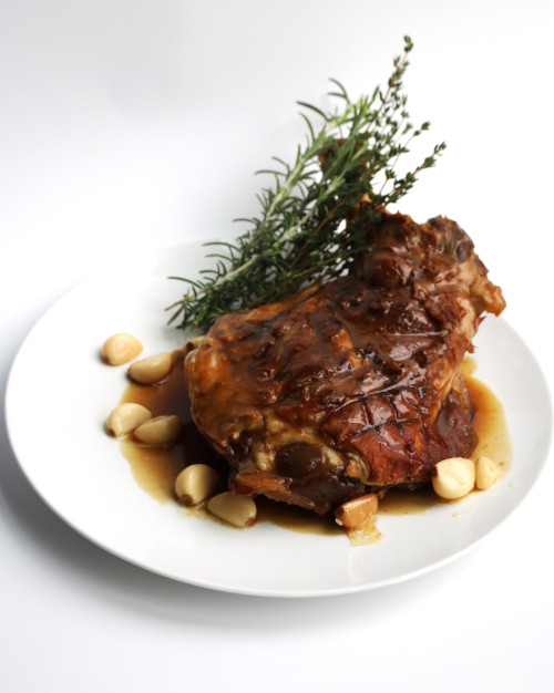 ÉPAULE D'AGNEAU ENTIÈRE CONFITE