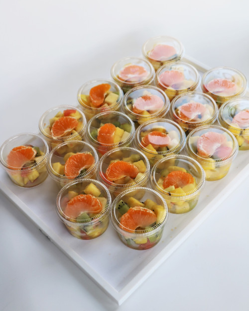 PLATEAU DE 18 MINI SALADES DE FRUITS