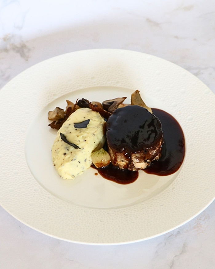 TOURNEDOS DE BOEUF CONFIT ROSSINI, PURÉE DE POMMES DE TERRE A LA TRUFFE