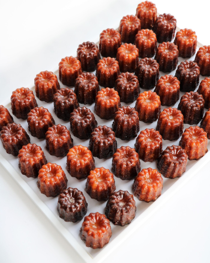 PLATEAU DE 14 CANNELÉS