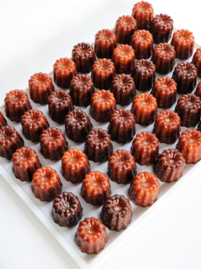 PLATEAU DE 14 CANNELÉS