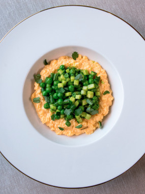BROUILLADE D'OEUFS, MINESTRONE DE LÉGUMES VERTS AU PISTOU