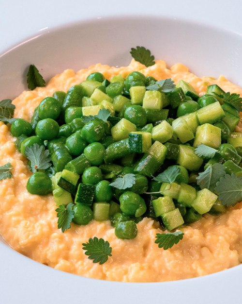 BROUILLADE D'OEUFS, MINESTRONE DE LÉGUMES VERTS AU PISTOU