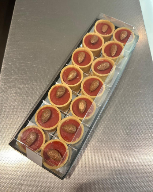 PLATEAU DE 14 TARTELETTES MINIATURES AUX PRALINES ROSES