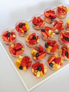 PLATEAU DE 18 MINI SALADES DE FRUITS
