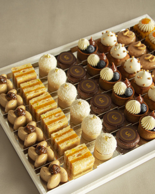 PLATEAU DE 48 MINIATURES CHOCOLAT ET FRUITS