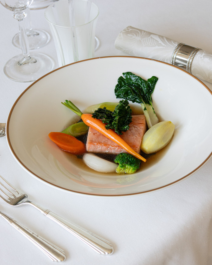 SAUMON ET LÉGUMES COMME UN POT-AU-FEU