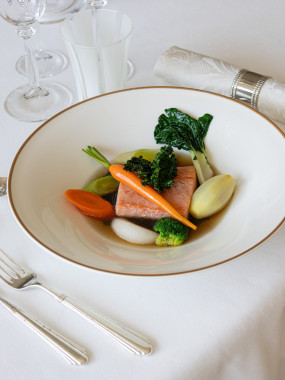 SAUMON ET LÉGUMES COMME UN POT-AU-FEU