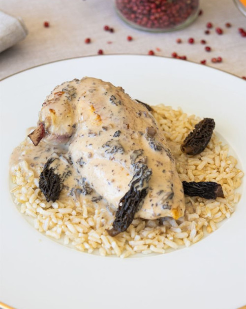 SUPREME DE VOLAILLE AUX MORILLES, RIZ PILAF