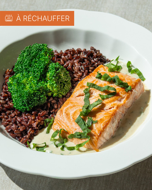 COEUR DE FILET DE SAUMON, RIZ NOIR VÉNÉRÉ ET BROCOLIS