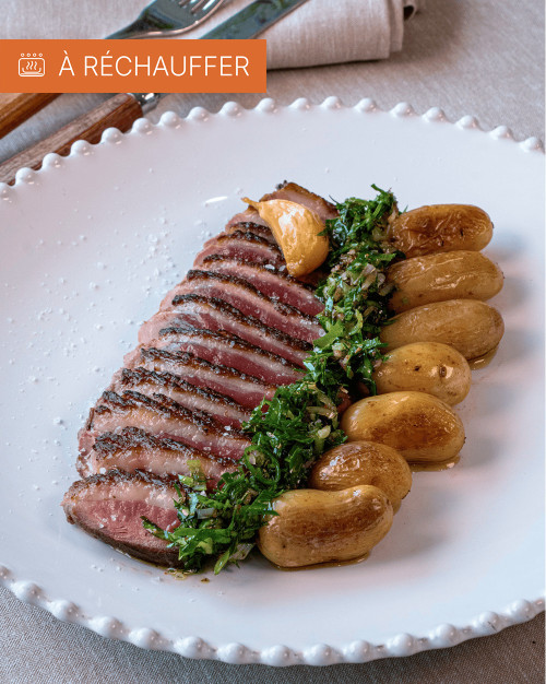 MAGRET DE CANARD RÔTI, SAUCE CHIMICHURRI, POMMES DE TERRE GRENAILLE